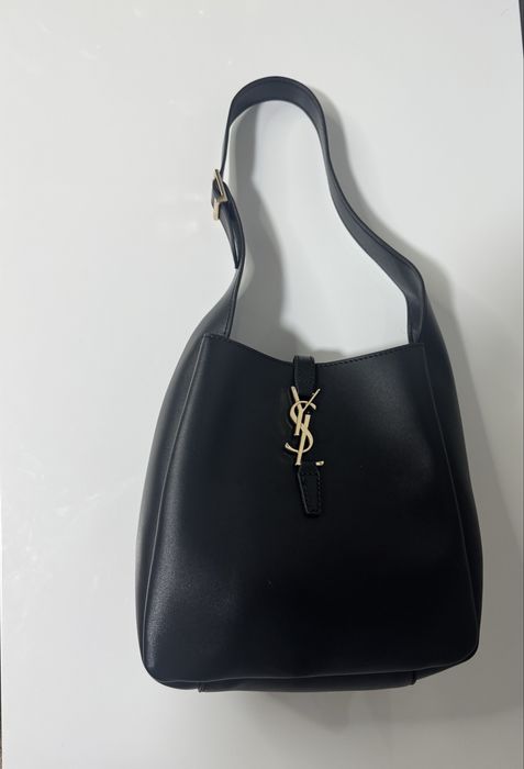 Сумка хобо Yves Saint Laurent