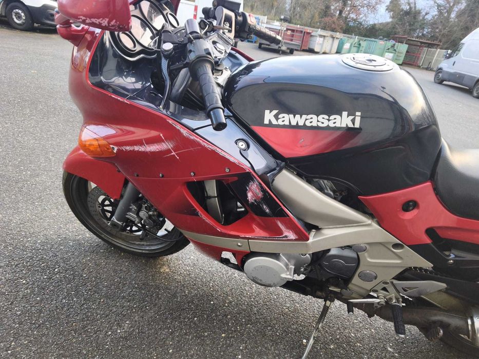KAWASAKI ZZR 600 ACIDENTADO