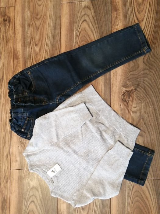 Zestaw, komplet, spodnie jeansowe, sweter szary elegancki r. 98