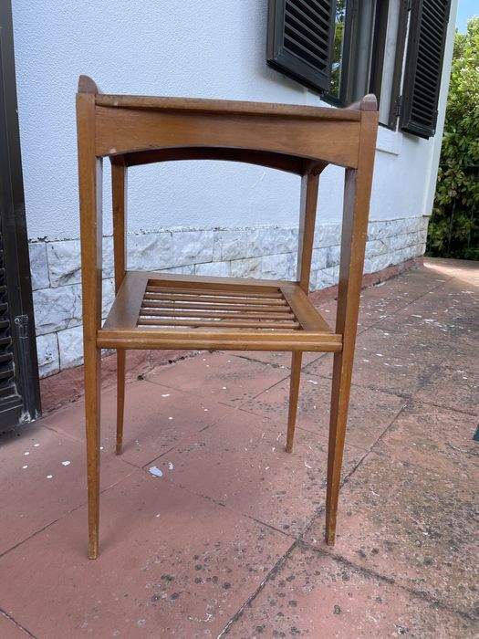 Pequena mesa de apoio vintage