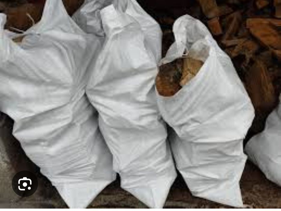 Vendo lenha de carvalho Faço entrega ao domicílio