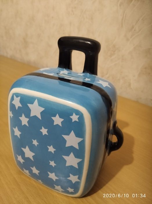 оригинальная копилка, в форме чемодана