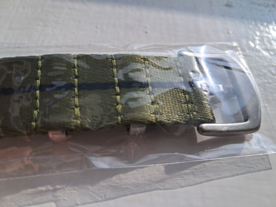 Ремінець  для годинника фірми StrapHabit 22мм у військовому стилі Нови