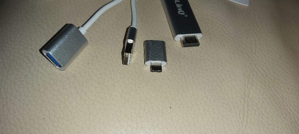 LinQ Adapter to Connect Smartphone to TV64552647531649122