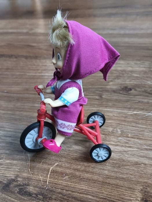 Lalka Masza na rowerze, z bajki Masza i Niedźwiedź