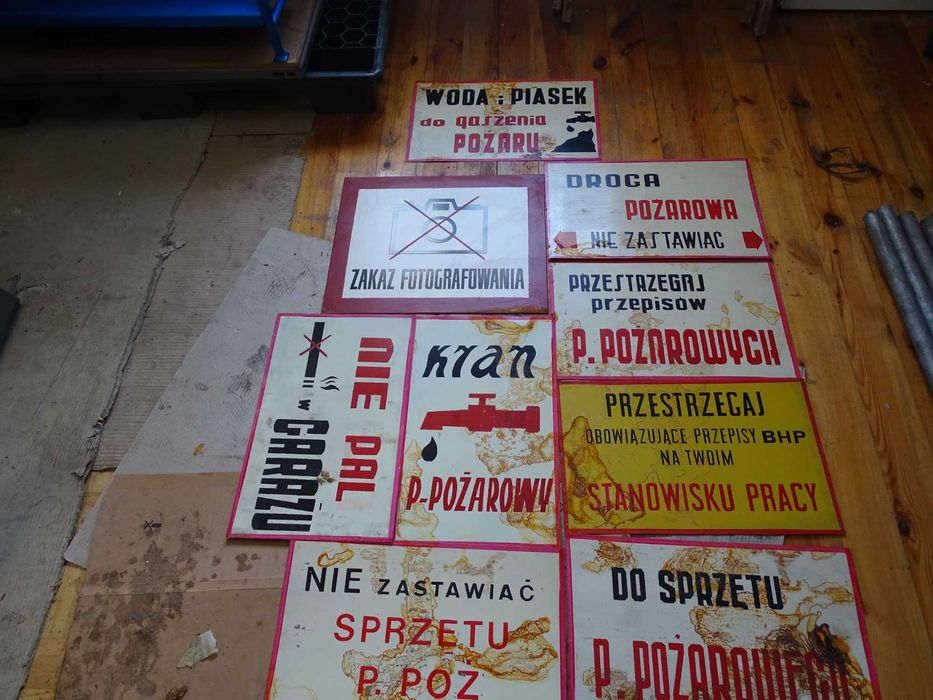 tablice informacyjne prl