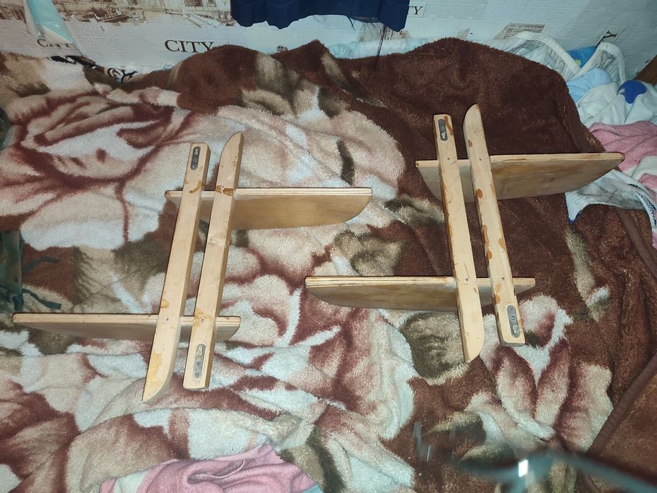 Полки для книг цветов