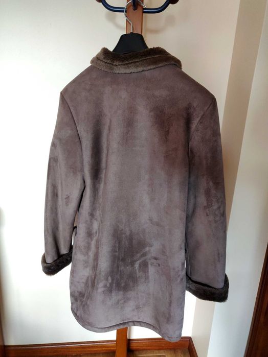Casaco feminino castanho toupeira com pelo sintético