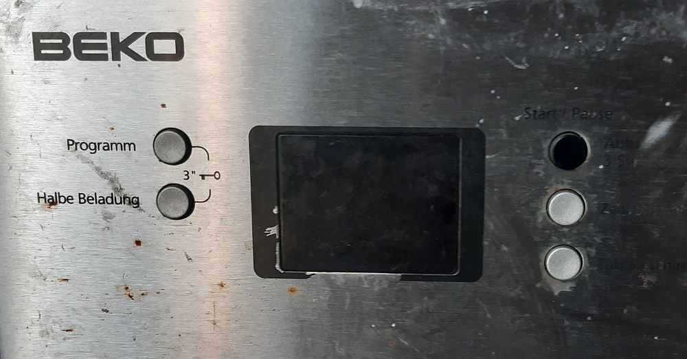 Посудомийна машина BEKO DSN 6634 FX.