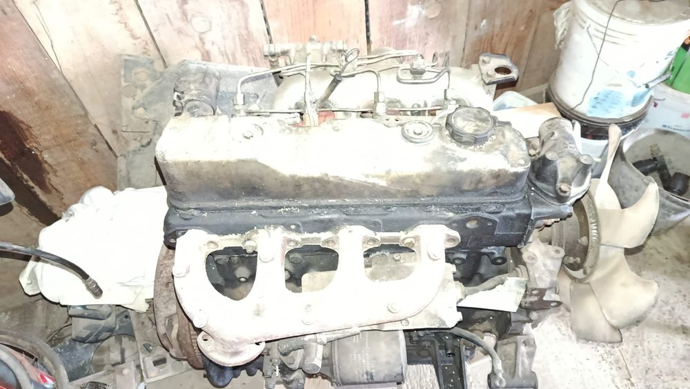 Motor mitsubishi F331 com bomba de gasóleo p/ peças