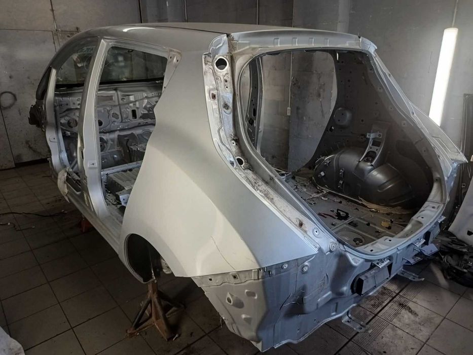 Черверть Кузов на порізку Ніссан Leaf Розборка Лиф ліф 10-17