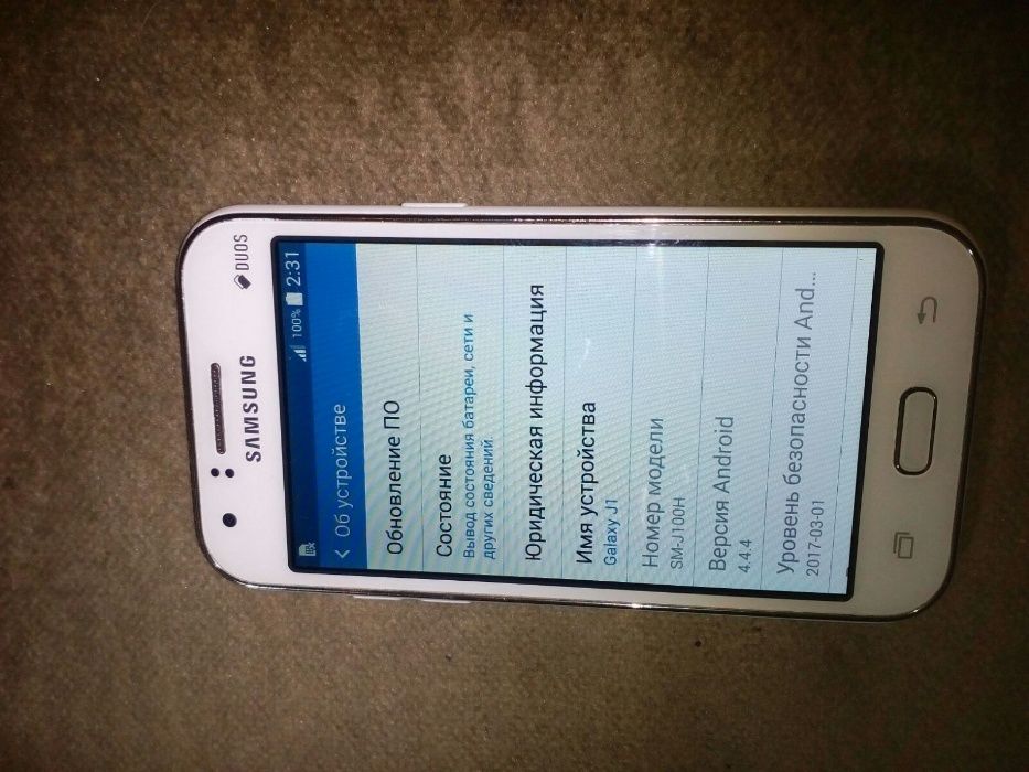 смартфон Samsung j1 белый