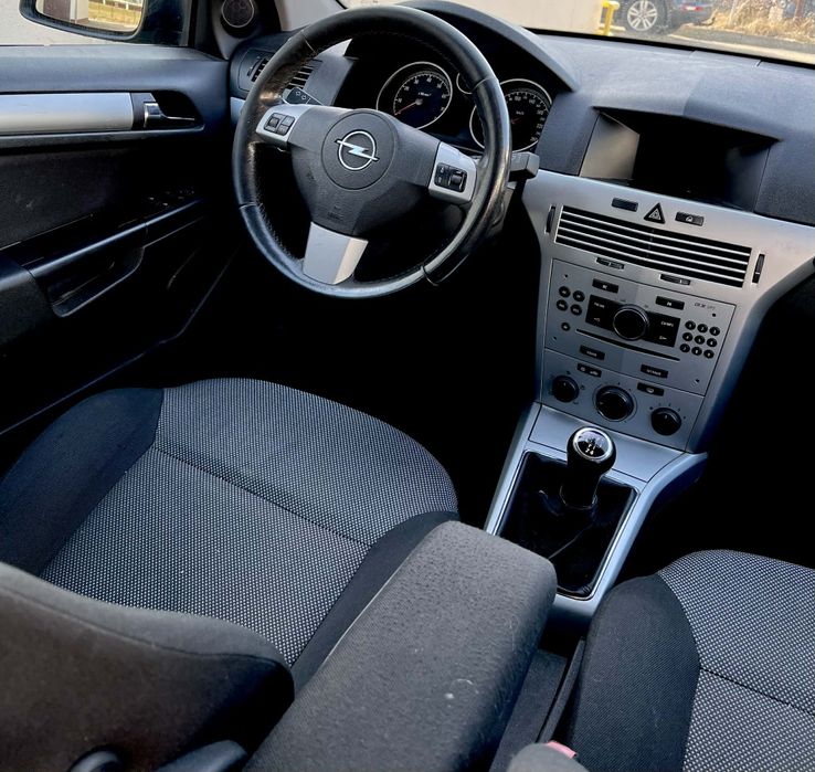 Opel Astra 1.6 benzyna 2009 rok