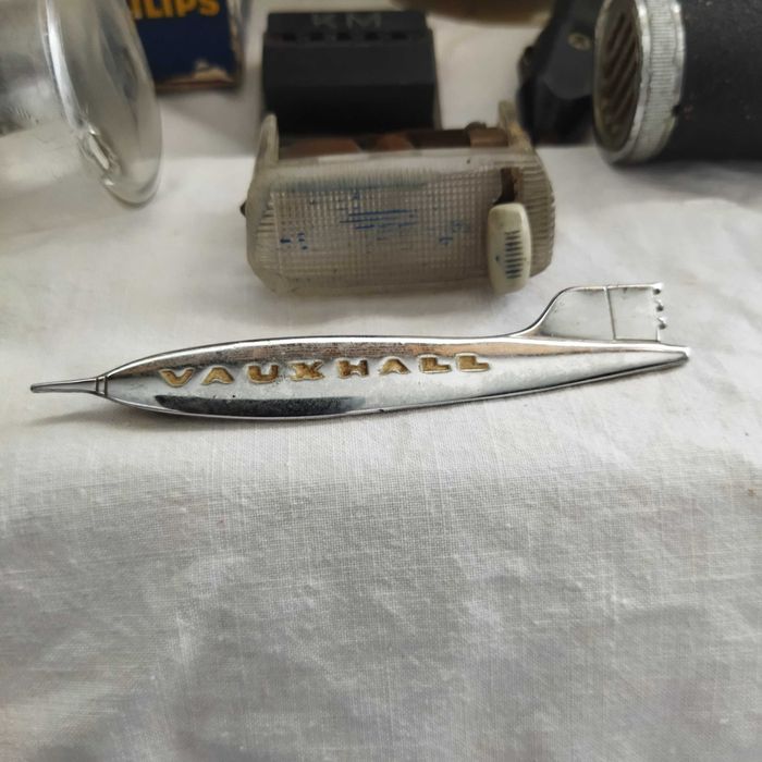 peças, acessórios auto  e caixa de ferramentas.