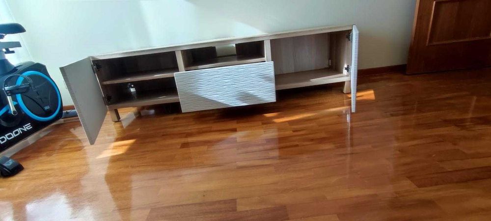 Móvel para televisão