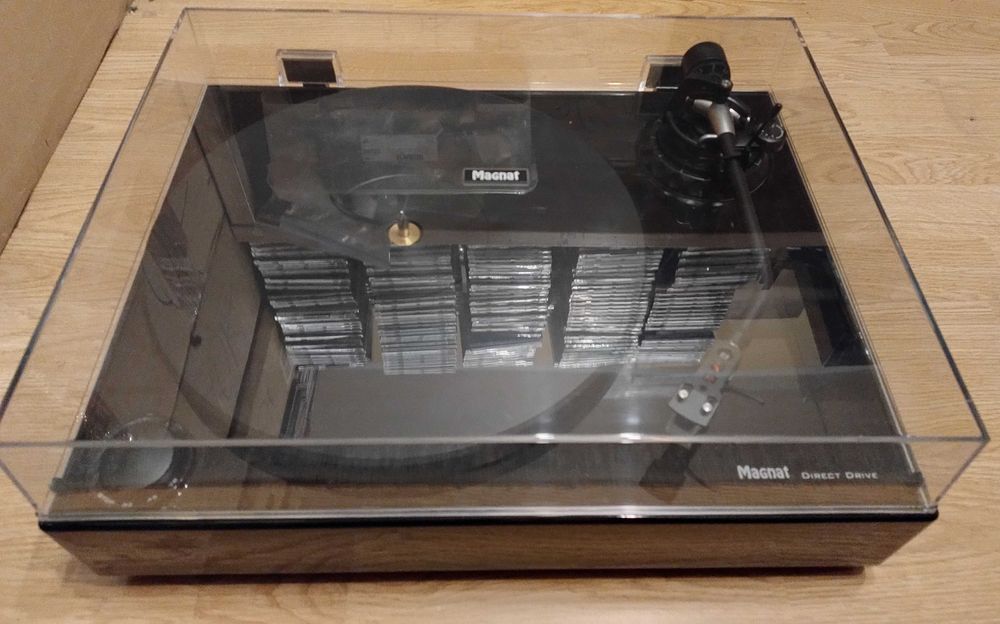 Gramofon Magnat TT 990