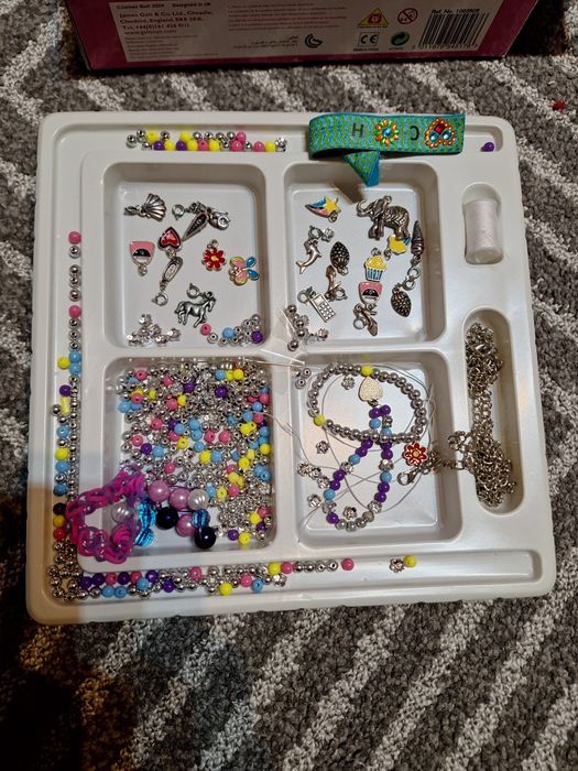 Zestaw koralików do robienia własnej biżuterii