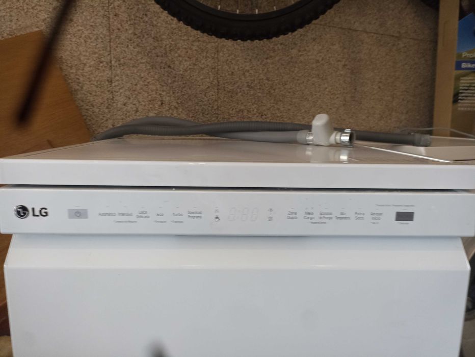 Vendo Máquina de lavar loiça LG branca