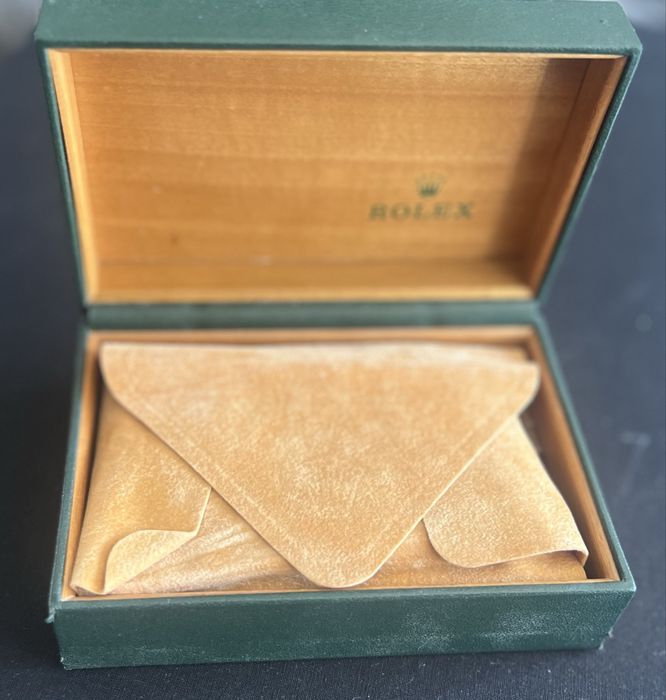 Rolex Submariner date  40 mm , ref . 16610 men . Year 1999