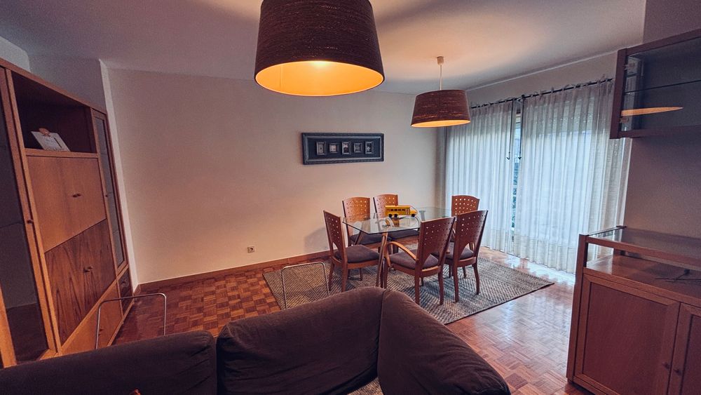 T2 Mobilado, Garagem 2 viaturas e Elevador – Rua de Camões,327  Porto