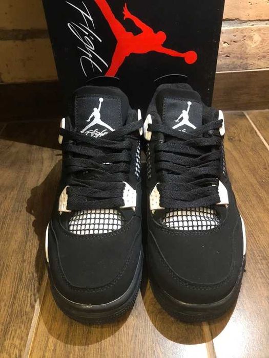 Jordan 4 Retro White Thunder R.46