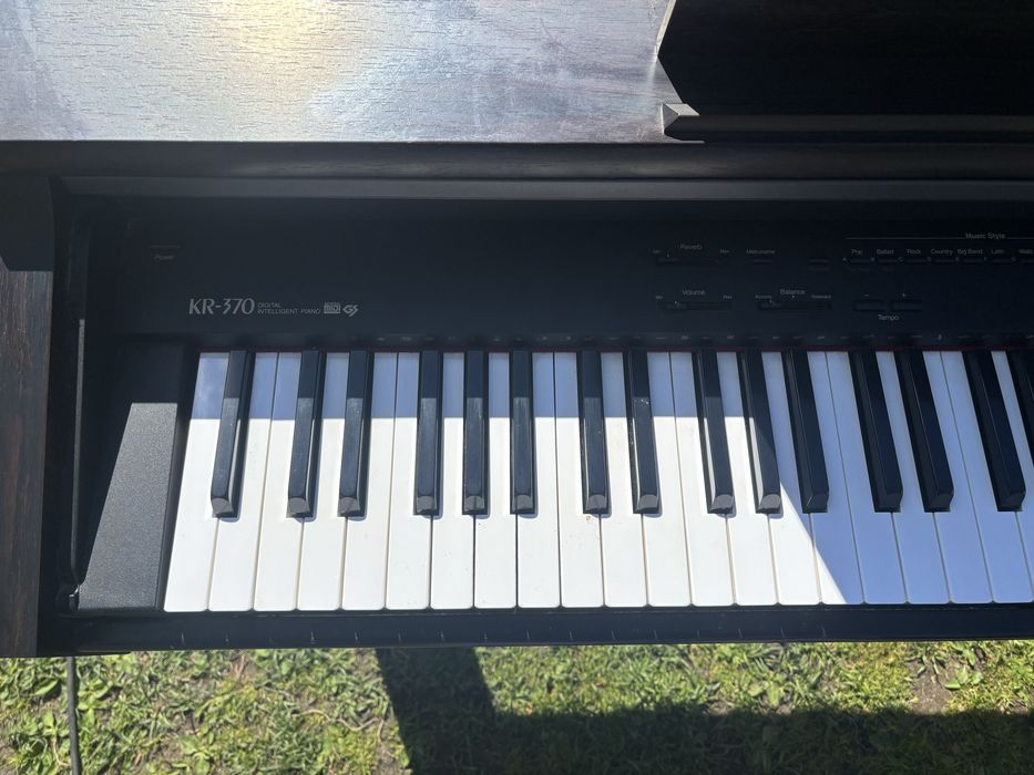 Pianino Roland KR-370