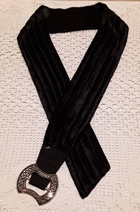 Cintos pretos em tecido