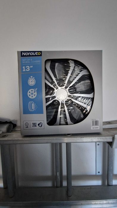 Set of 4 NORAUTO Wheel Caps, 13 Inches
