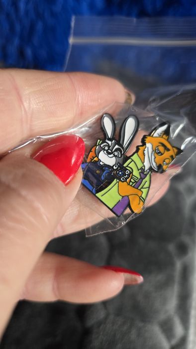 Przypinka  królik.i lis.