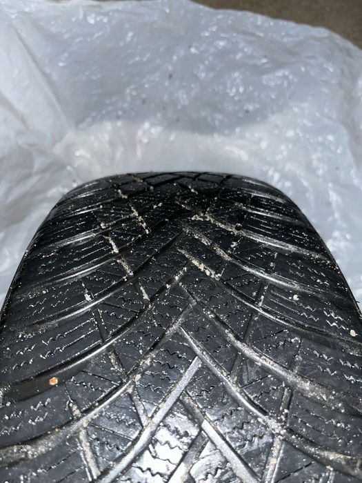 Opona zimowa HANKOOK 205/55R16.
