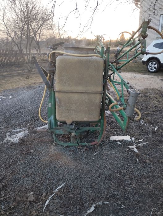 Продам оприскувач до трактора, ємністю 300 л. Ціна договірна.