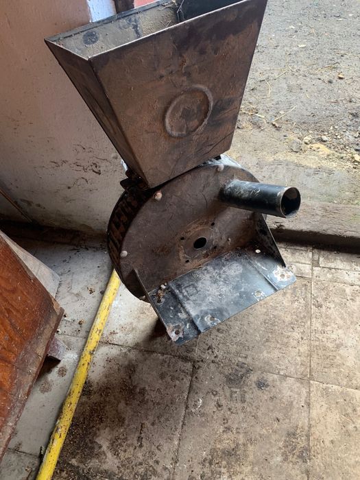 Млин без мотора 220 v