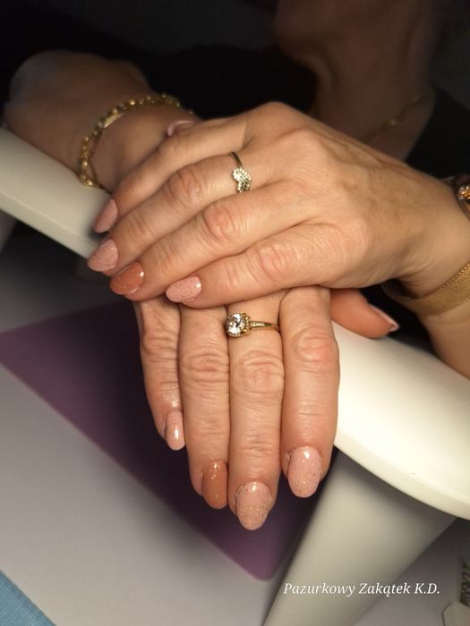 Stylizacja Paznokci "Pazurkowy Zakątek"