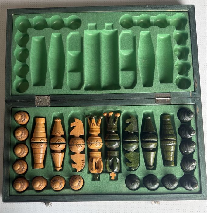 Jogo xadrez - tabuleiro/caixa em madeira