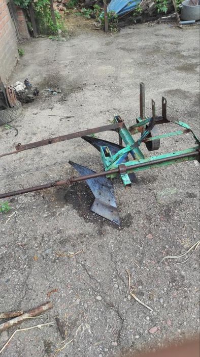 Продам двух корпусний плуг
