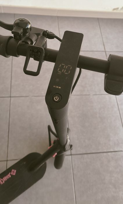 Trotinete elétrica Street Surfing Voltaik MGT 350 preto