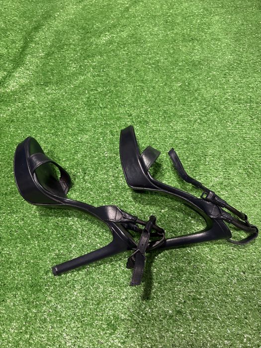 Оригінал нові шкіряні босоніжки