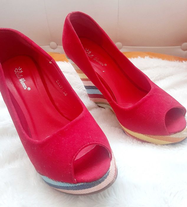 Buty na koturnie sandaly na koturnie r. 35/36 czerwone kolorowe