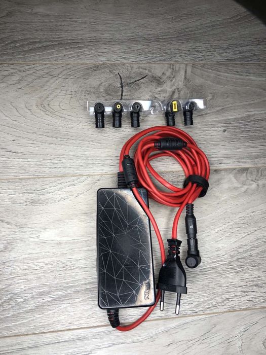 Універсальне зарядне