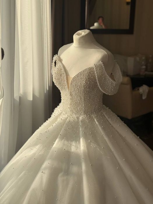 Продам весільну сукню