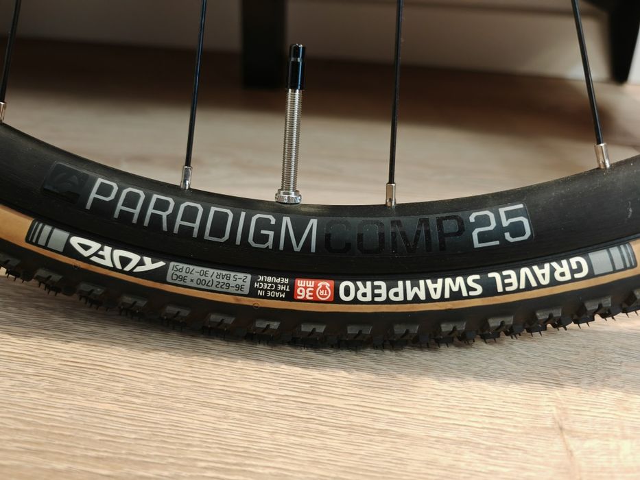 Komplet kół Bontrager Paradigm Comp 25 - jak nowe!! Gravel/szosa