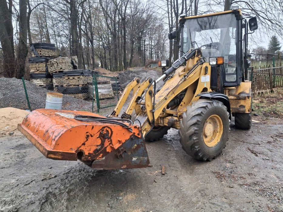 Ładowarka Catepilar 906, widlak terenowy CAT