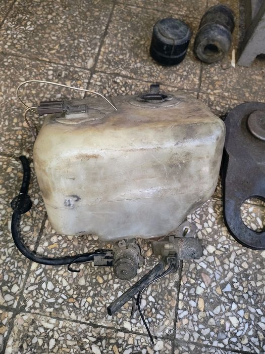 Zbiorniczek spryskiwaczy jeep Cherokee xj 89-97r 4,0