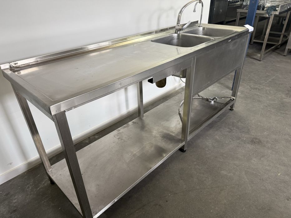 Bancada duas cubas pias com torneiras