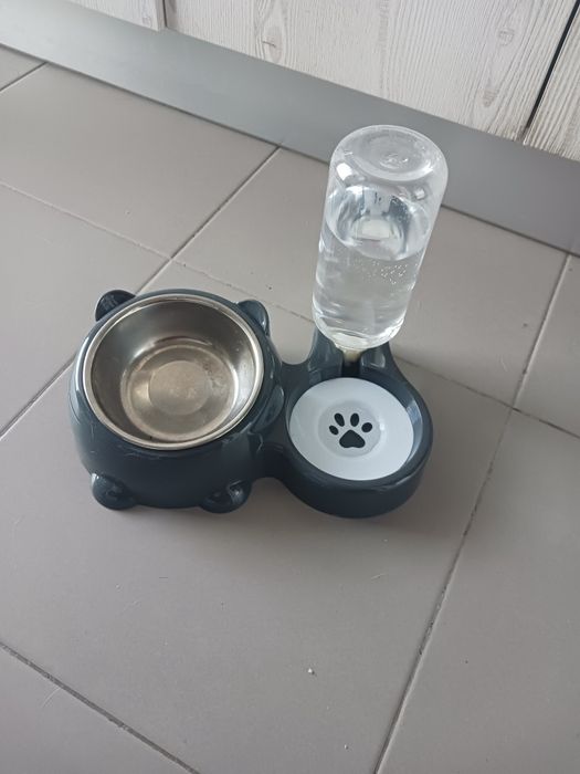 Vendo comedouro com bebedouro