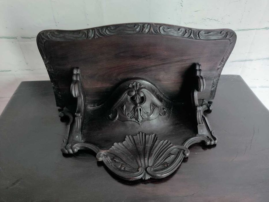 Peanha ou mísula do séc. XVIII em madeira de castanho