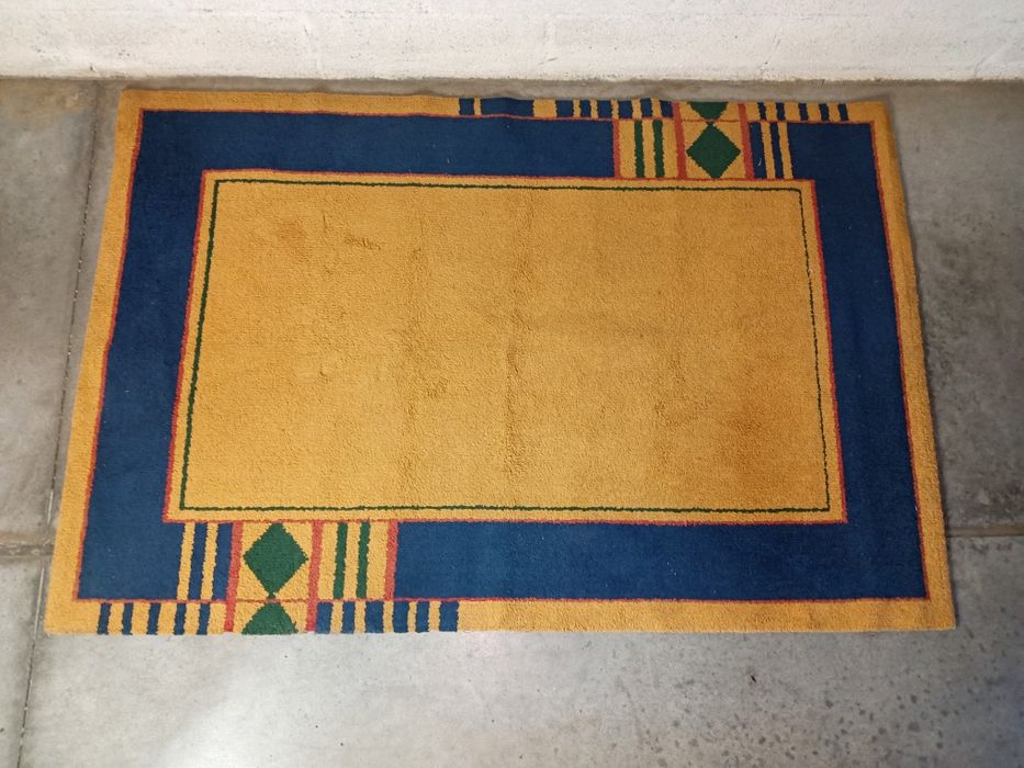 Belíssima carpete em exemplar estado de conservação, medidas: 177/119c