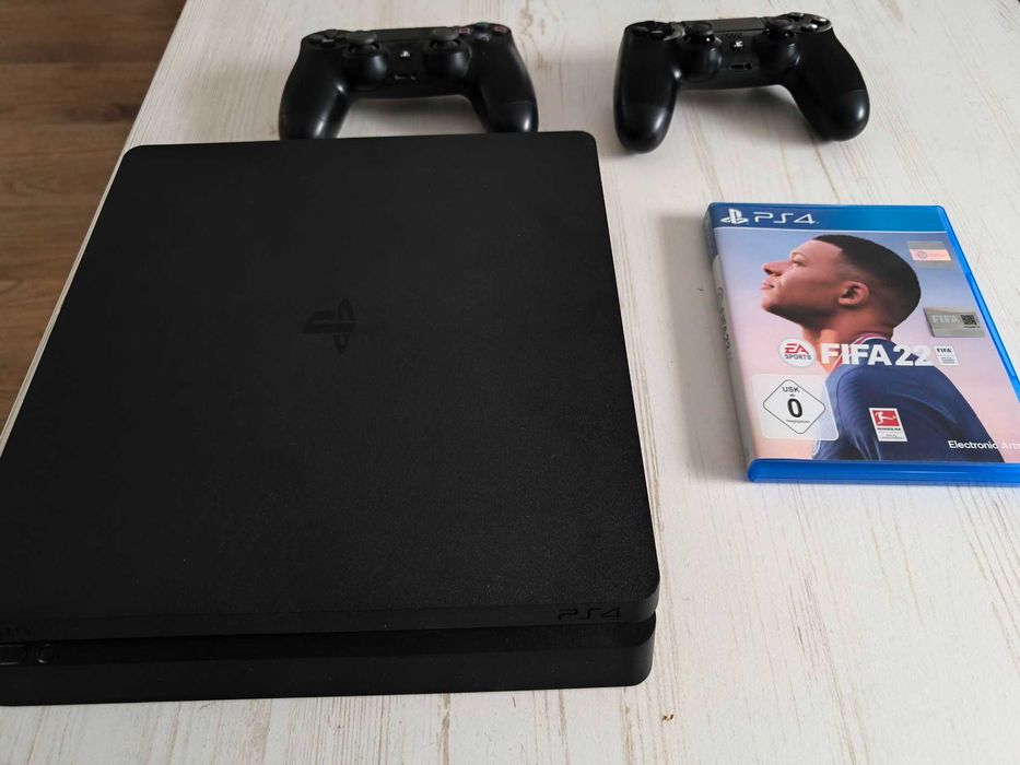 PS4 Slim 1TB plus gry