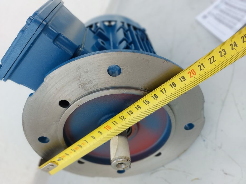 Motor trifásico 1 cv  c/ Falange 1500 rpm ( Novo )