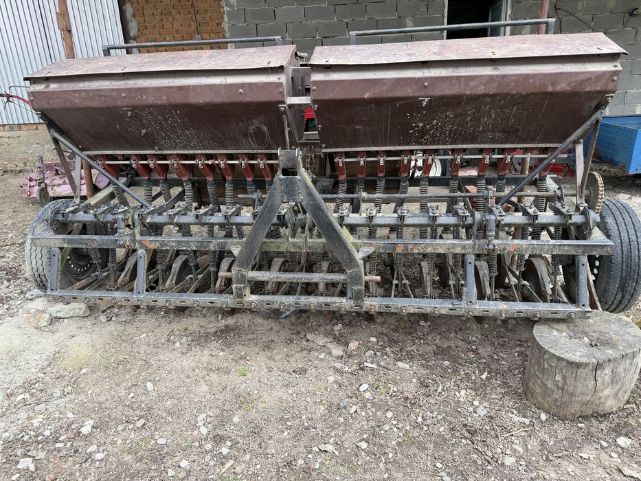 Продам тракторну сівалку сз